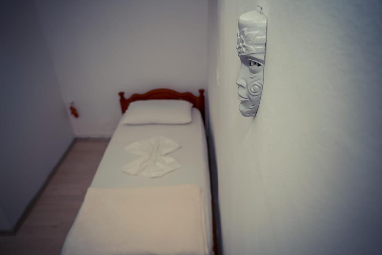 Flora'S Guesthouse 'The Fir Gate' Gjirokastër 외부 사진