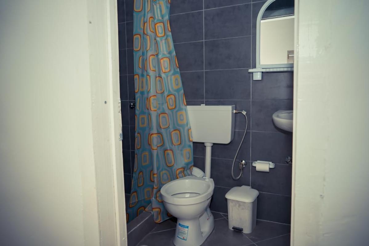 Flora'S Guesthouse 'The Fir Gate' Gjirokastër 외부 사진