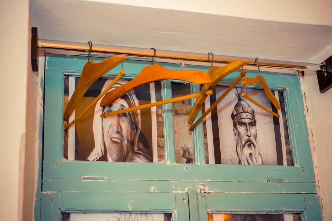 Flora'S Guesthouse 'The Fir Gate' Gjirokastër 외부 사진