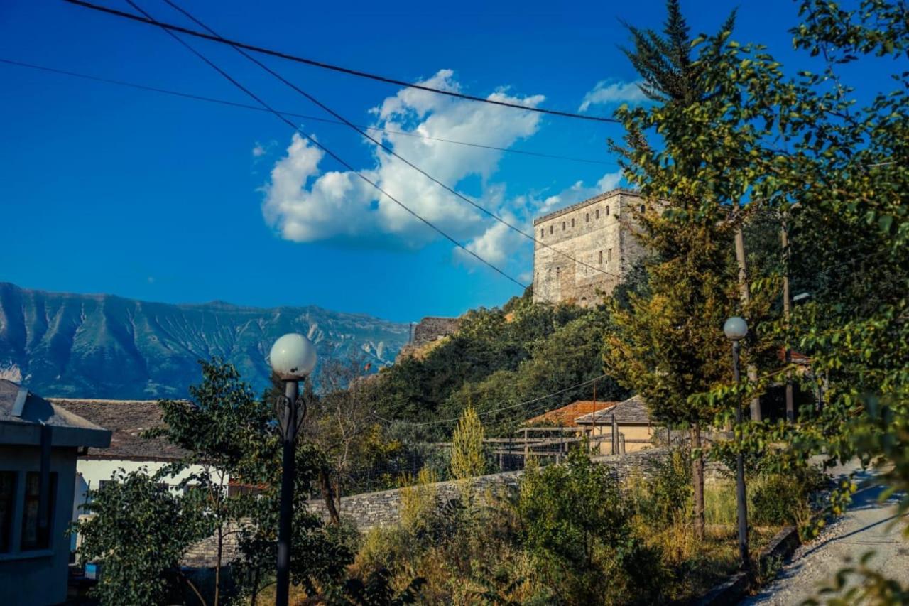 Flora'S Guesthouse 'The Fir Gate' Gjirokastër 외부 사진
