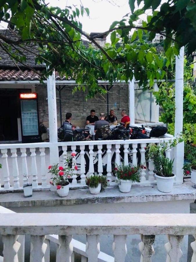 Flora'S Guesthouse 'The Fir Gate' Gjirokastër 외부 사진