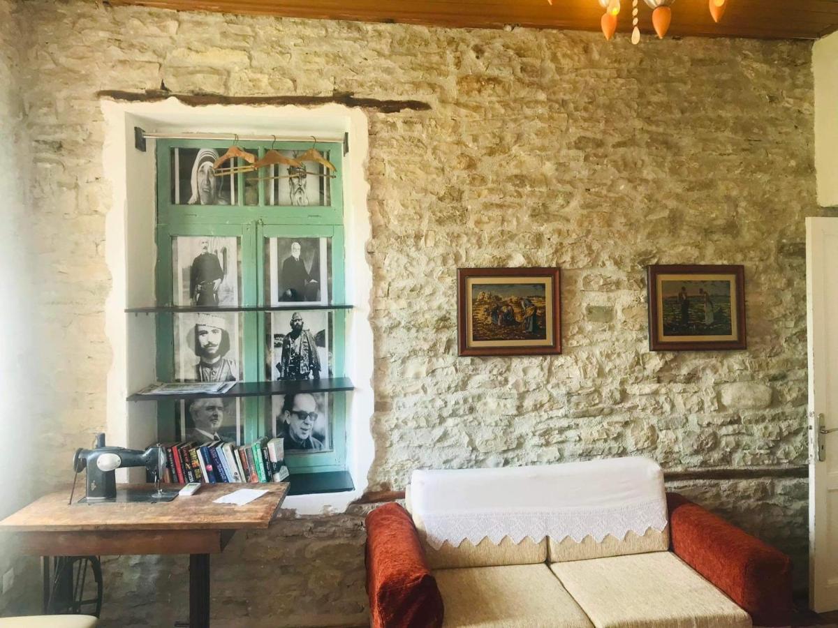 Flora'S Guesthouse 'The Fir Gate' Gjirokastër 외부 사진
