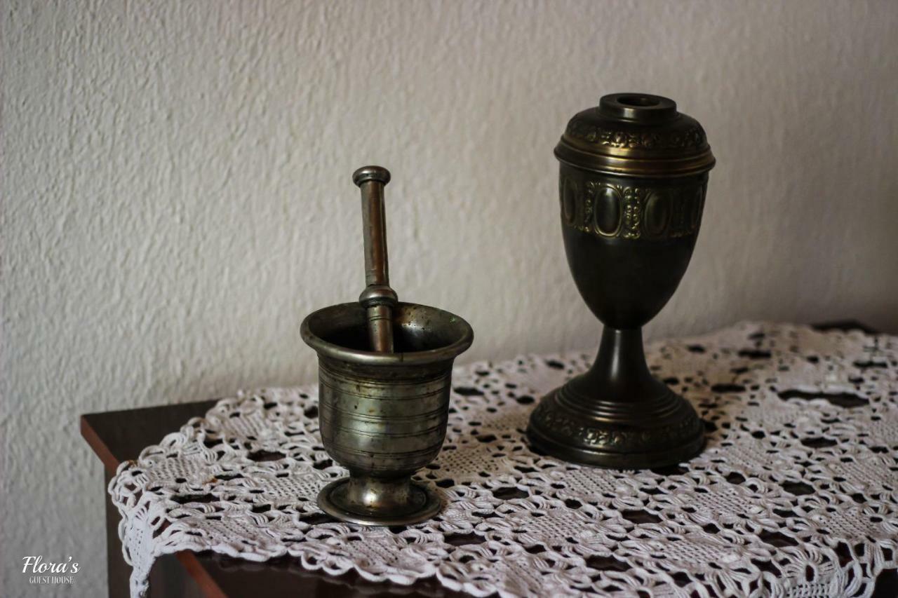 Flora'S Guesthouse 'The Fir Gate' Gjirokastër 외부 사진